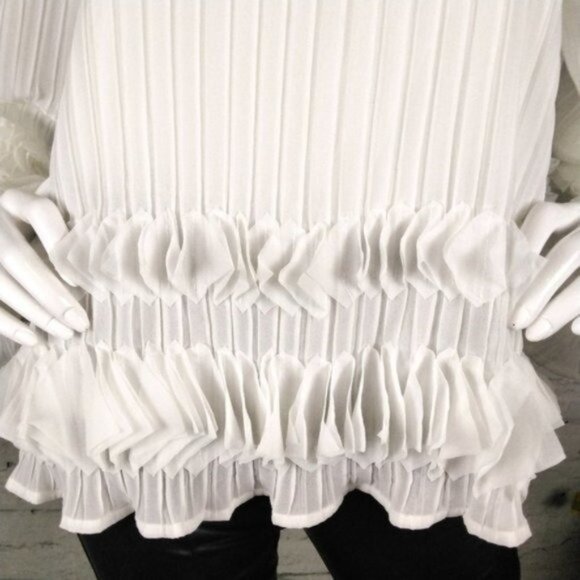 Line + Dot Off The Shoulder Pleated Top Cream Medium - Picture 4 of 8